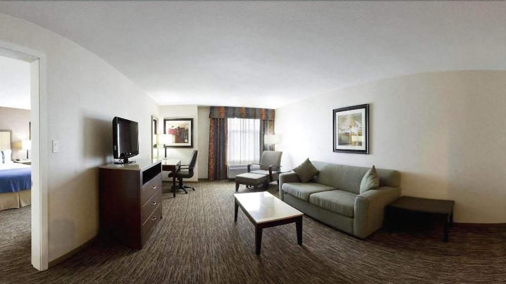 Holiday Inn Hotel & Suites Surrey East - Cloverdale By Ihg Exterior photo