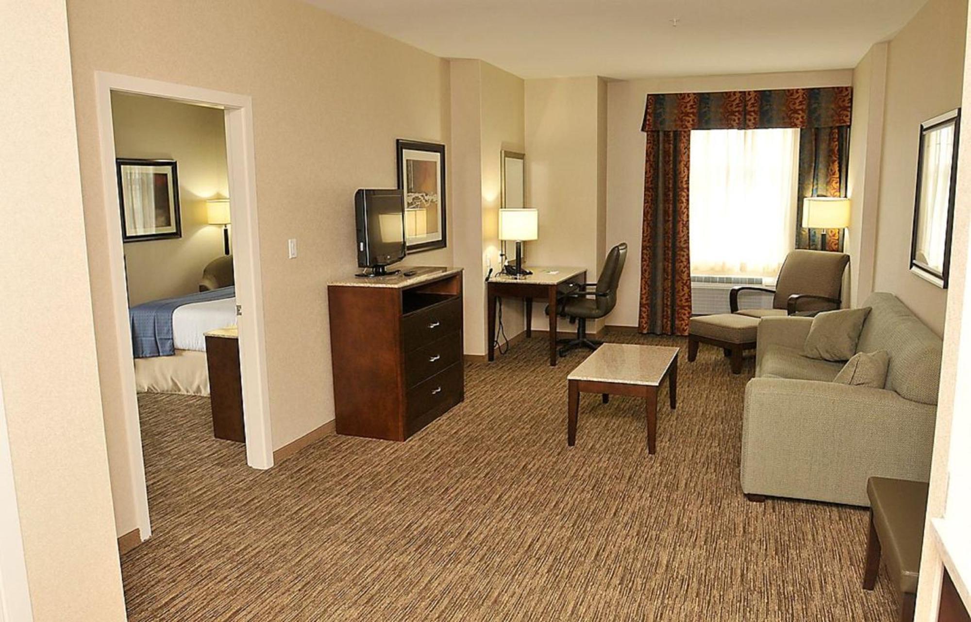 Holiday Inn Hotel & Suites Surrey East - Cloverdale By Ihg Exterior photo