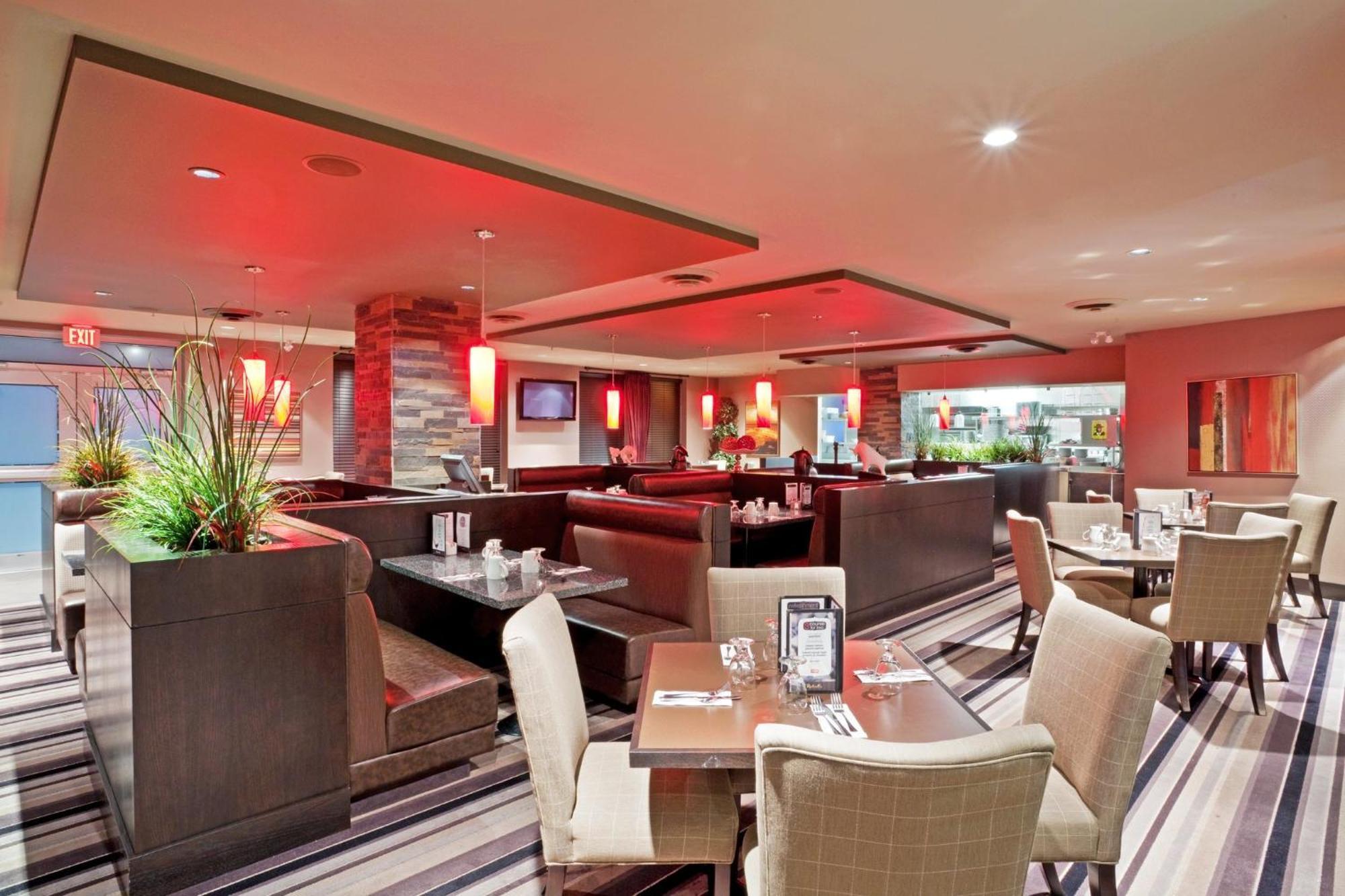Holiday Inn Hotel & Suites Surrey East - Cloverdale By Ihg Exterior photo