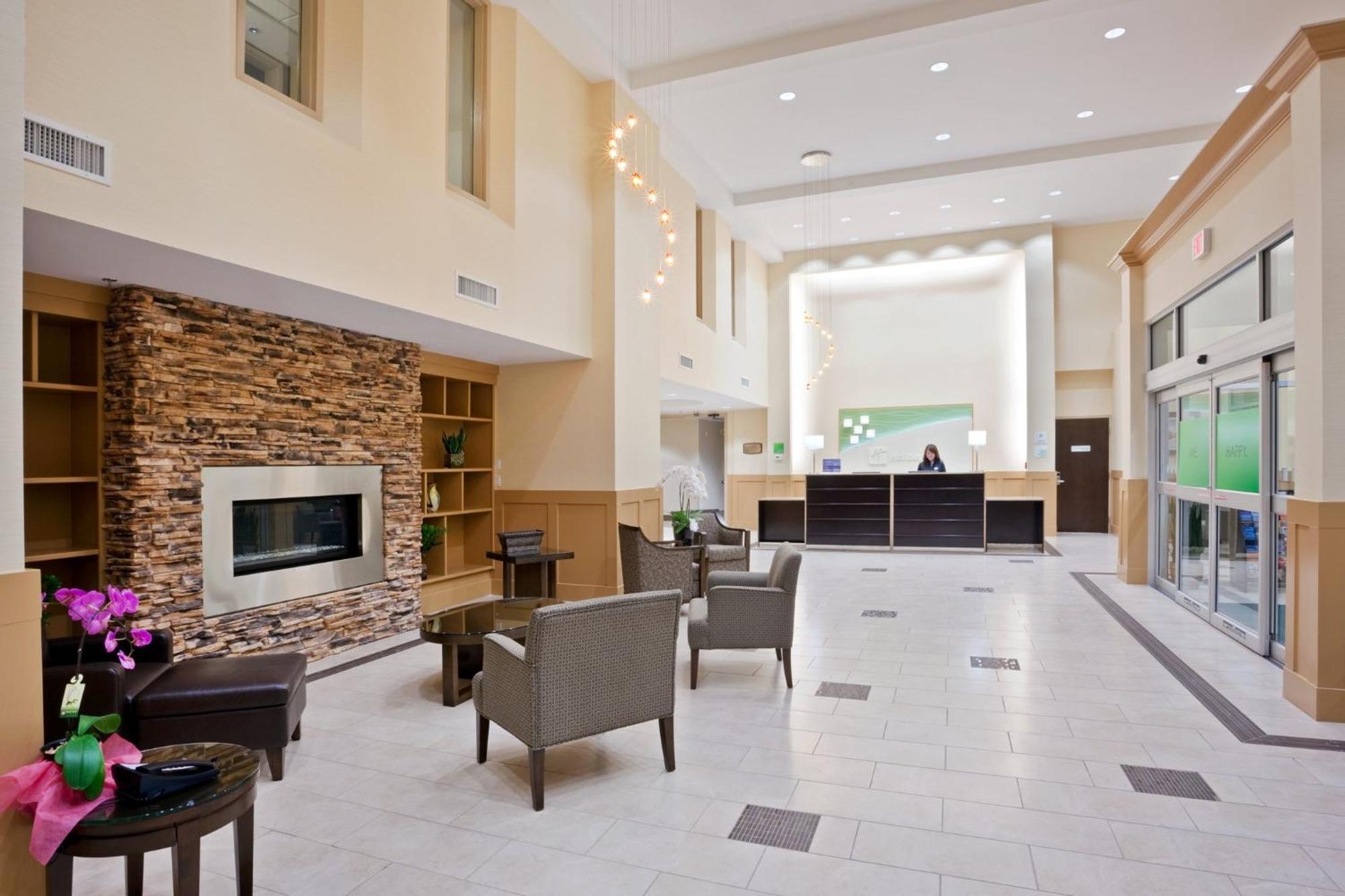 Holiday Inn Hotel & Suites Surrey East - Cloverdale By Ihg Exterior photo