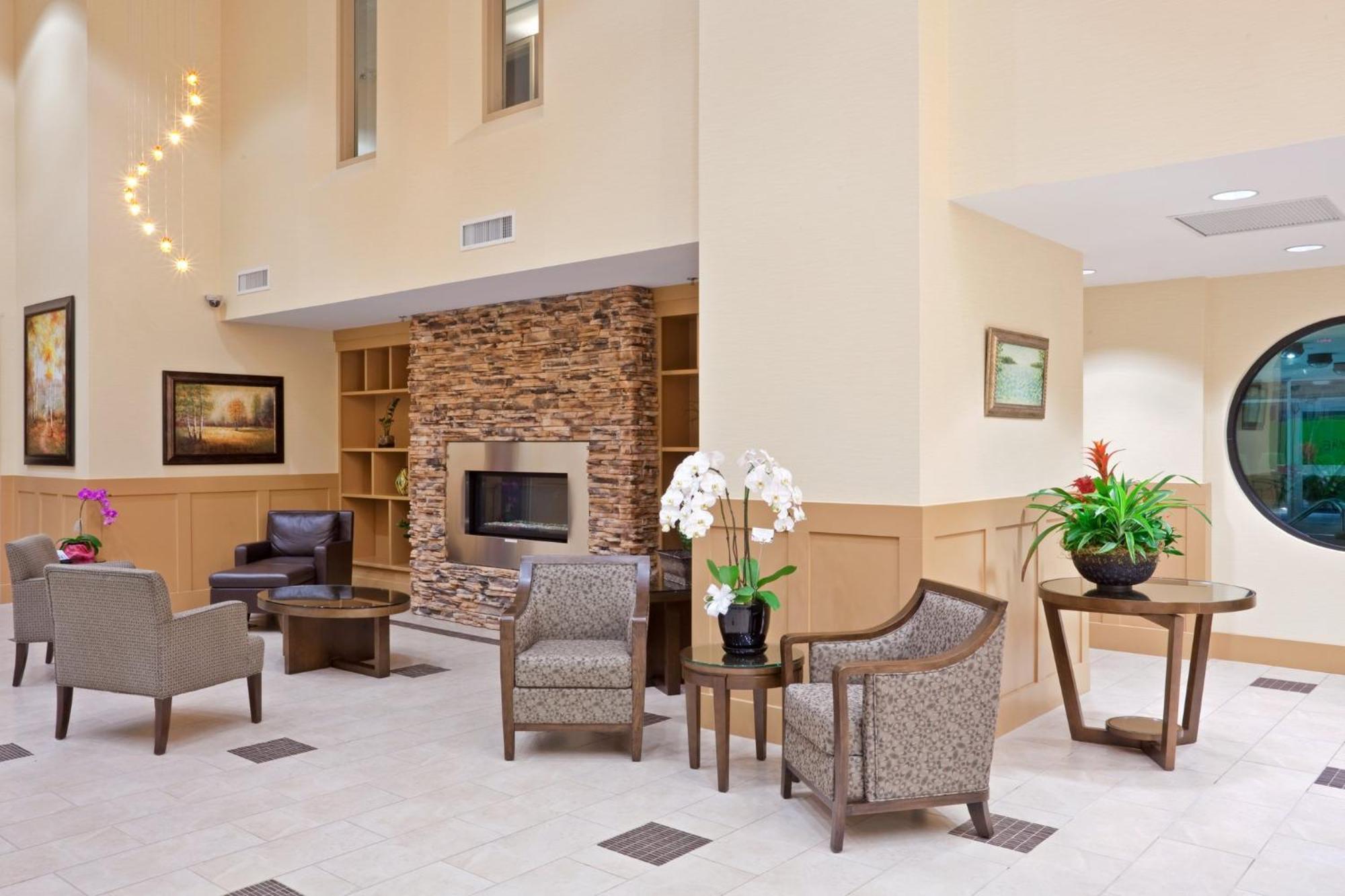 Holiday Inn Hotel & Suites Surrey East - Cloverdale By Ihg Exterior photo
