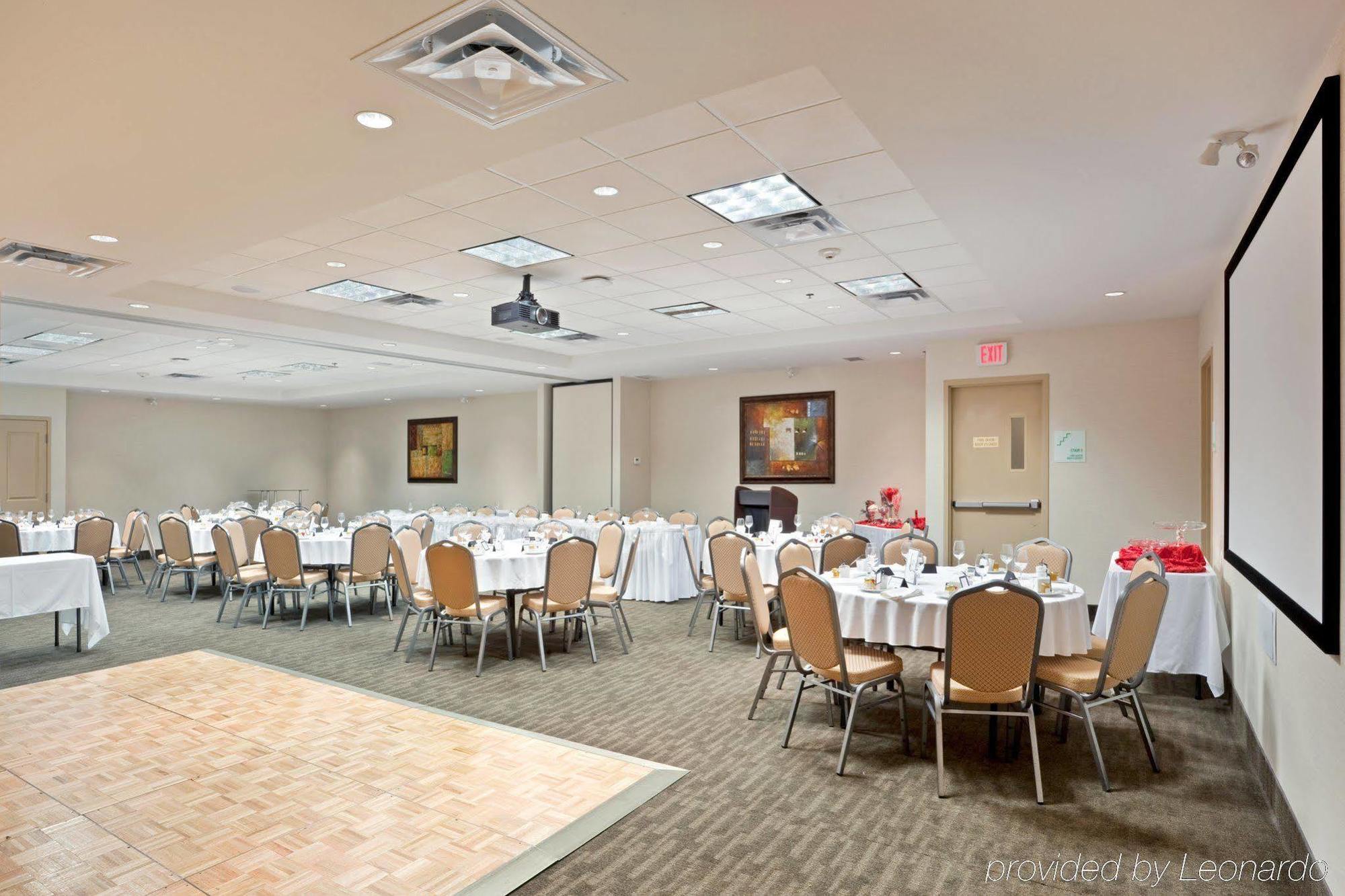 Holiday Inn Hotel & Suites Surrey East - Cloverdale By Ihg Exterior photo