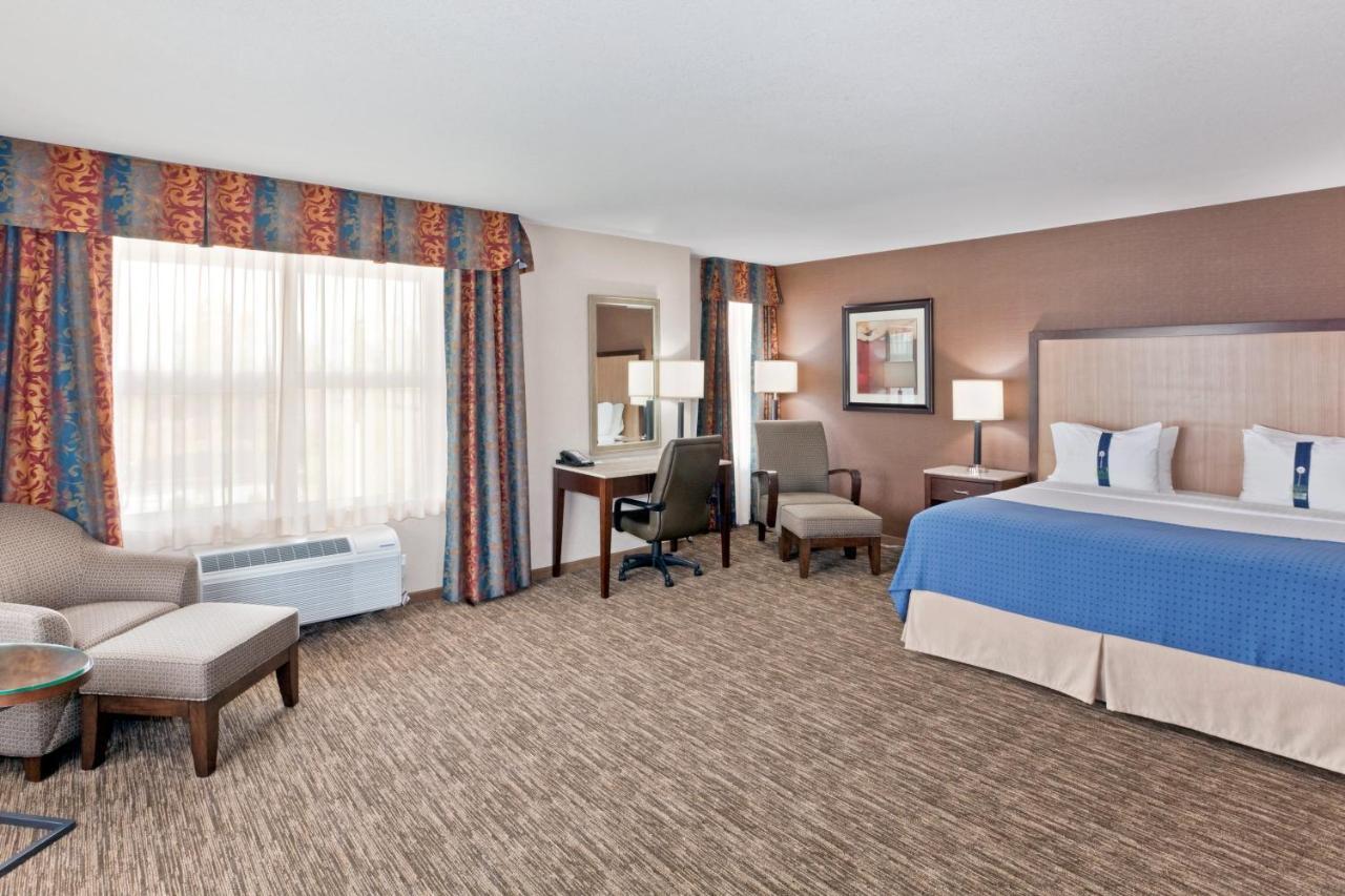 Holiday Inn Hotel & Suites Surrey East - Cloverdale By Ihg Exterior photo